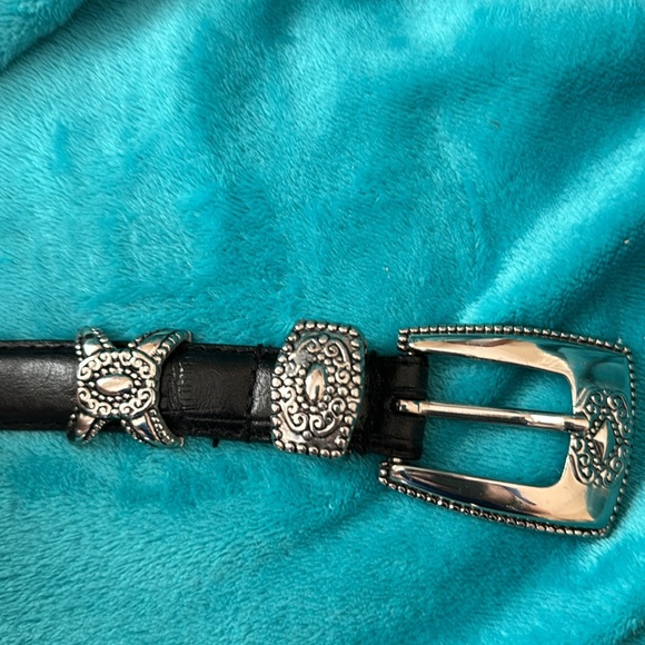 NWOT Ladies Black Leather Belt with silver buckle - Picture 2 of 4